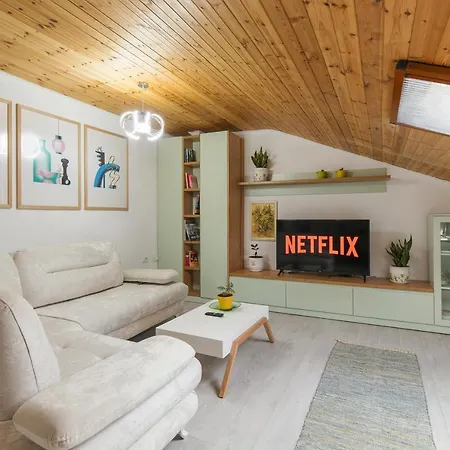 Loft By Holistay * ティラナ