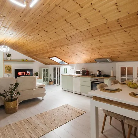 Loft By Holistay Apartmán