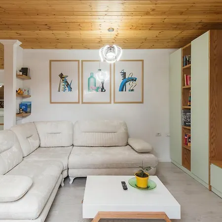 Loft By Holistay Apartment Tirana