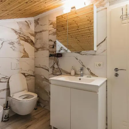 Loft By Holistay * Tirana