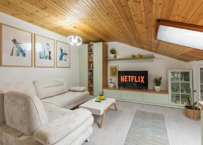 Loft By Holistay * 地拉那