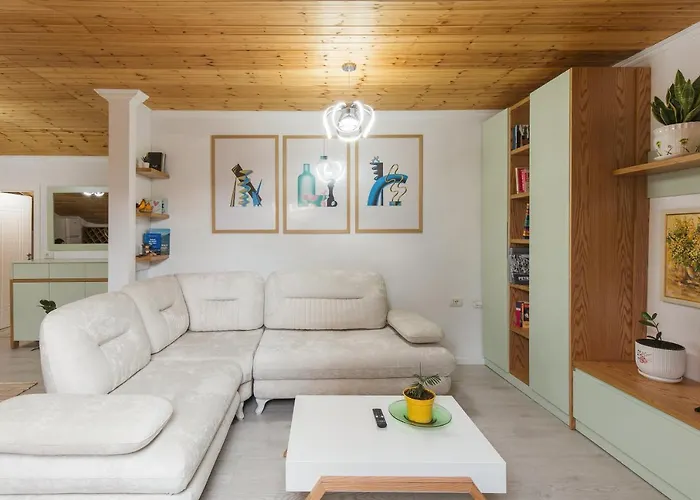 Loft By Holistay 公寓 地拉那