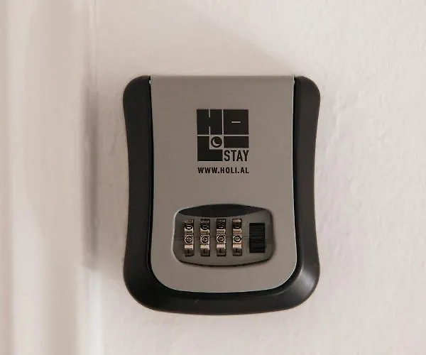 Loft By Holistay 地拉那