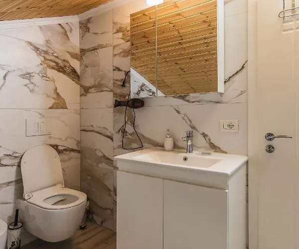 Loft By Holistay * 地拉那